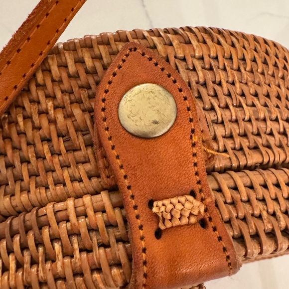 Handmade Bali Rattan Round Woven Crossbody Bag - Picture 4 of 4